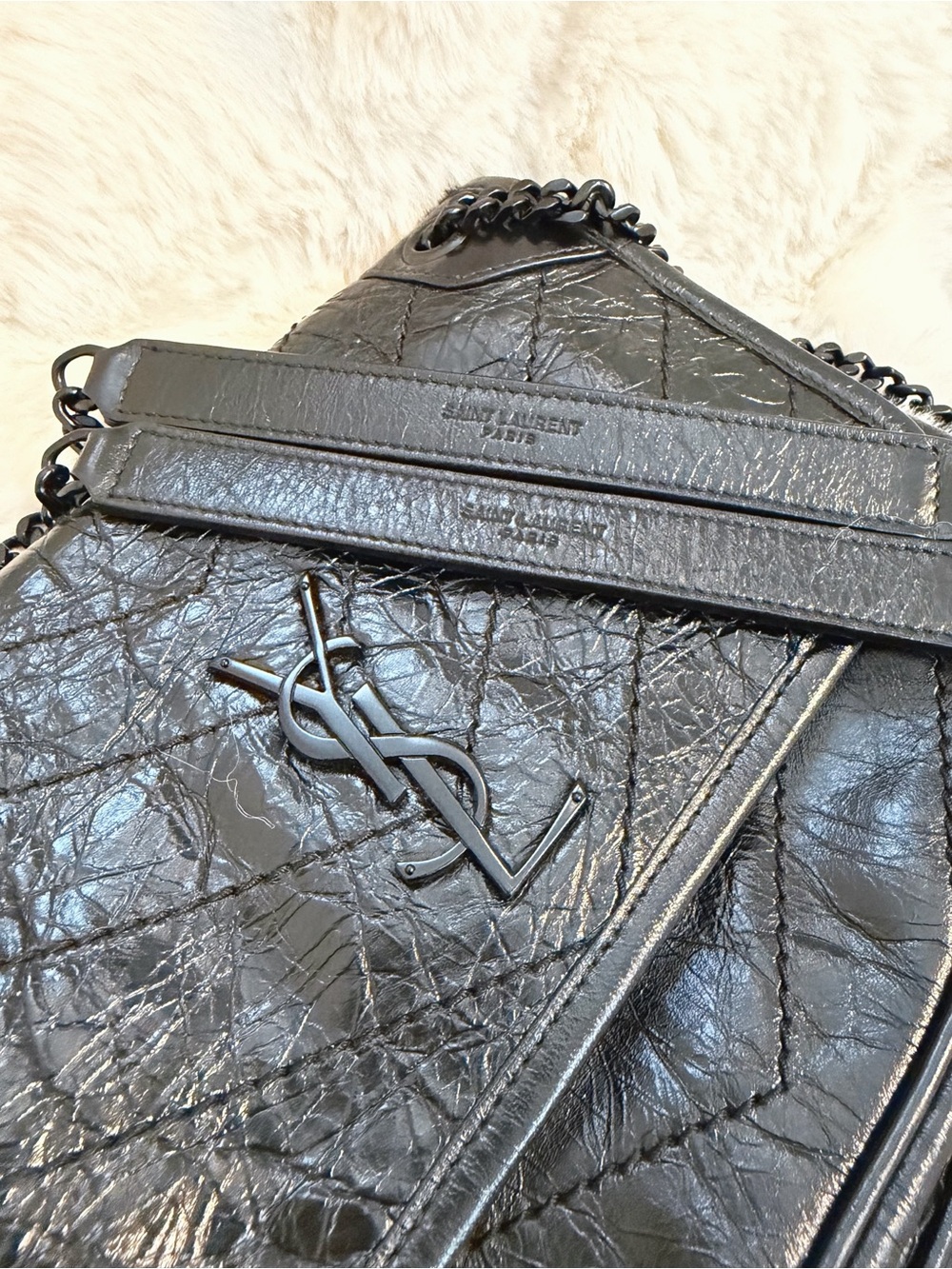 Yves Saint Laurent Black Crinkled Leather Niki Bag - Picture 4 of 10